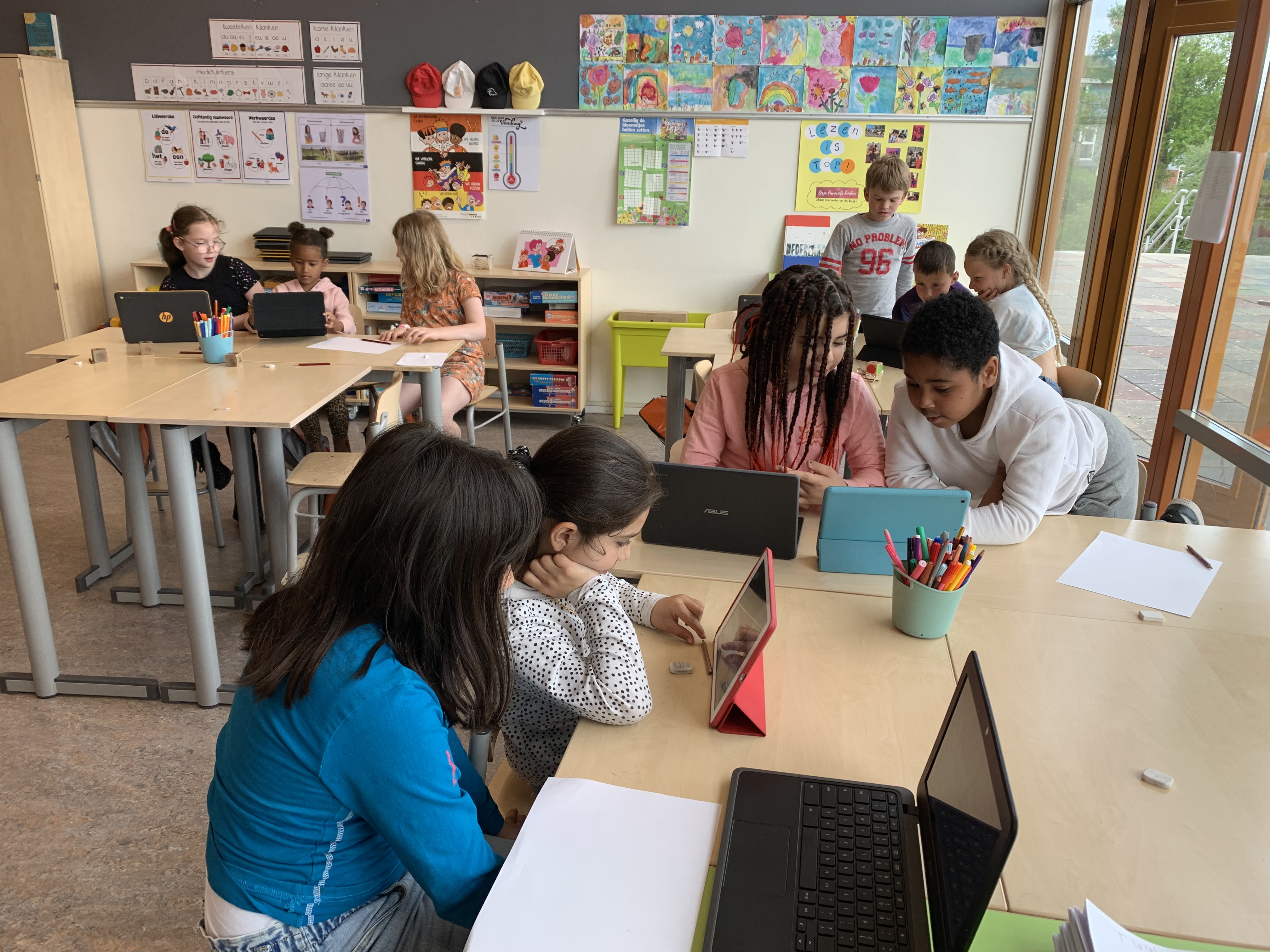 Bezoek van de bibliotheek